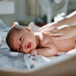 Astuce pour calmer les coliques de bébé