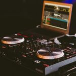 DJing et production musicale : Comment de nombreux DJ deviennent également producteurs de musique?